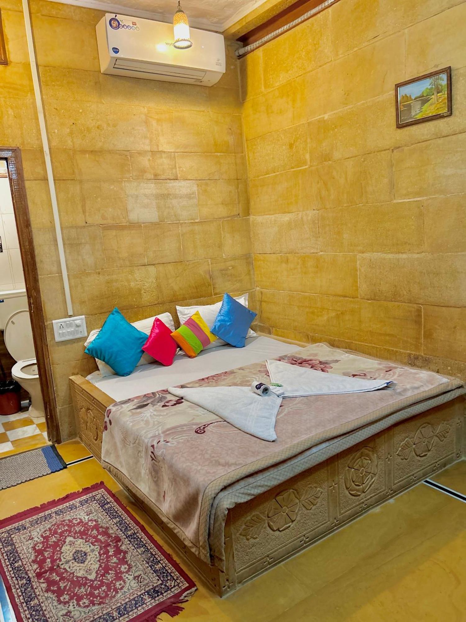 Hotel Pol Haveli Jaisalmer Bagian luar foto