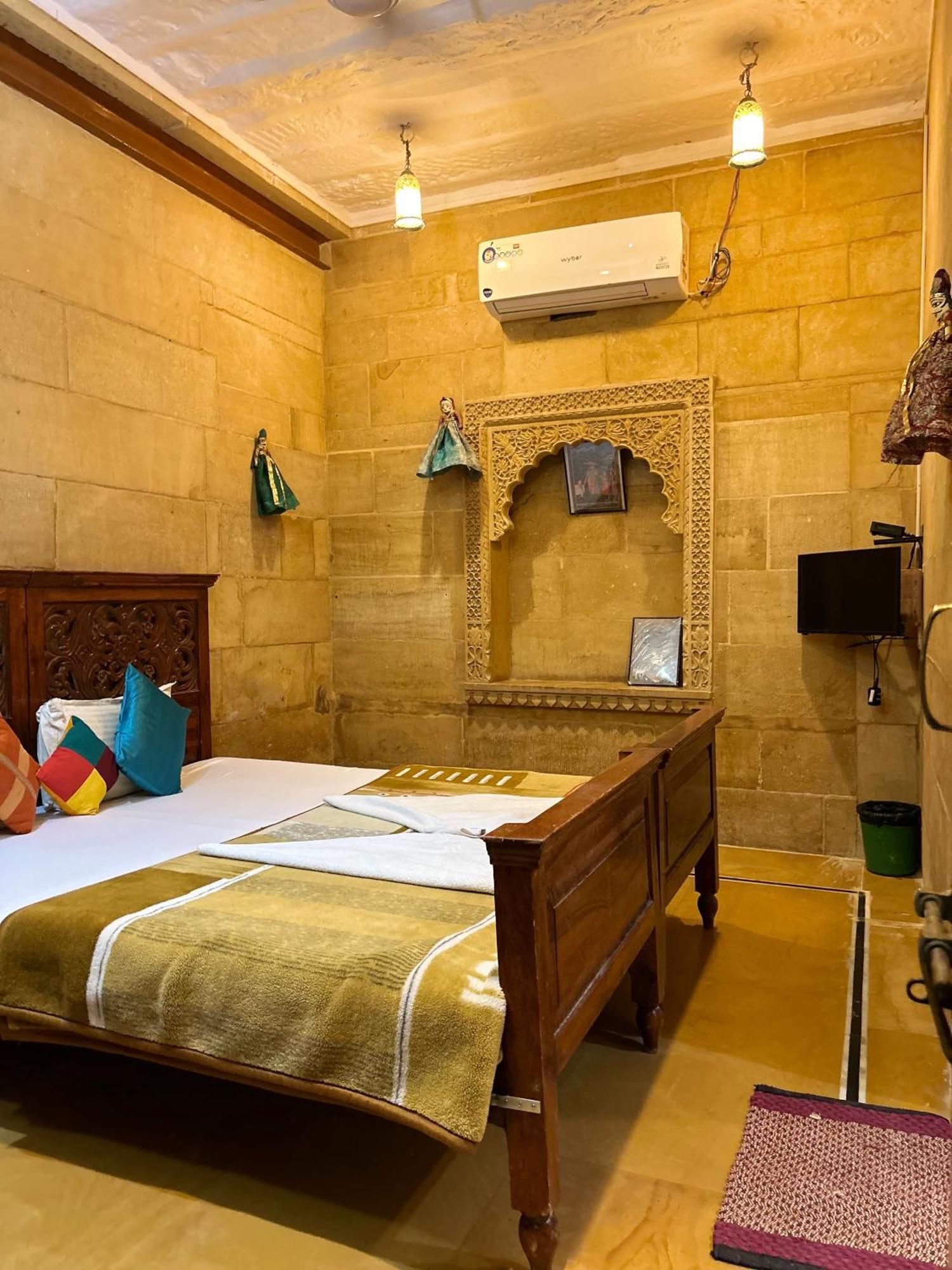 Hotel Pol Haveli Jaisalmer Bagian luar foto