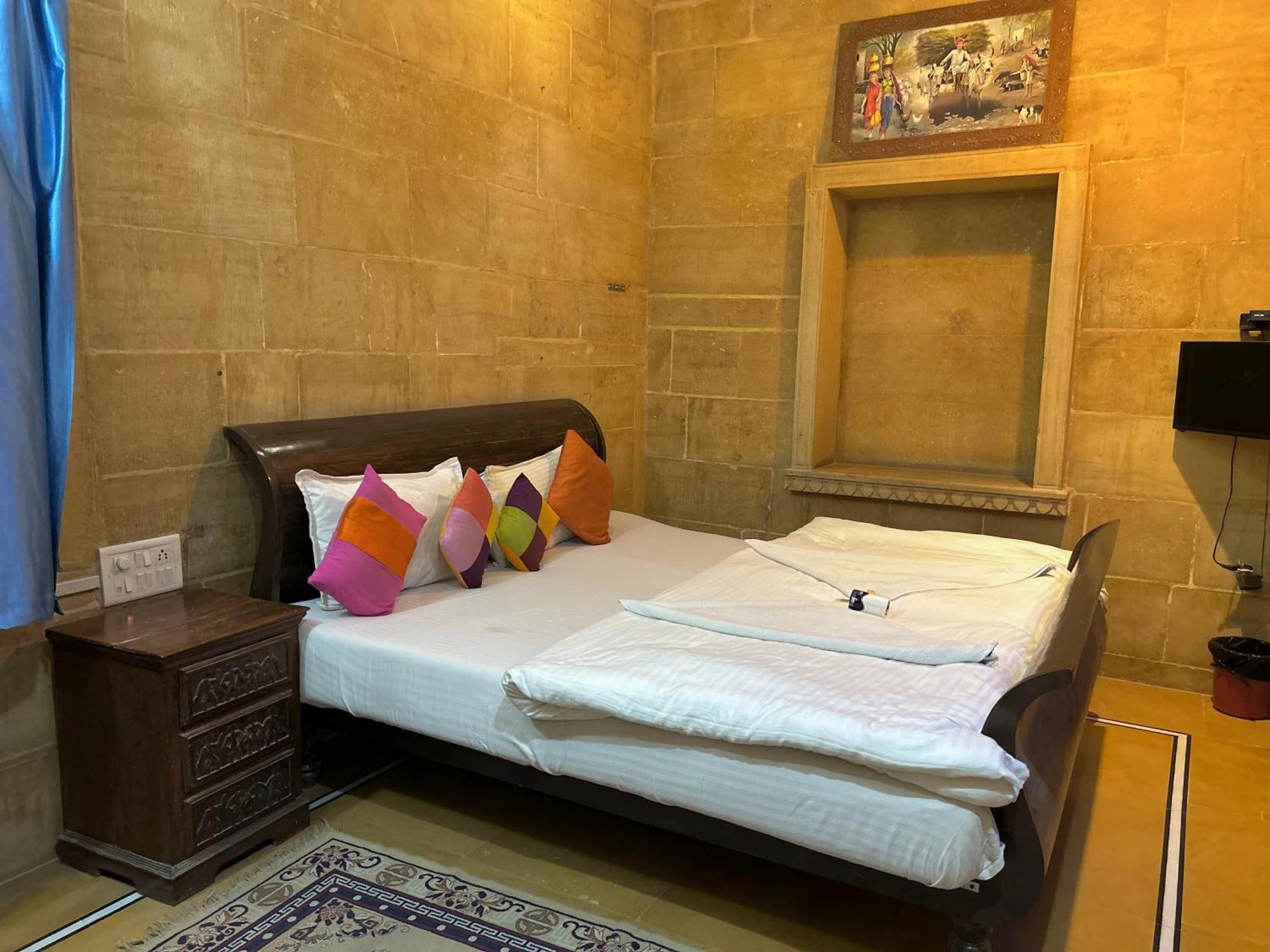 Hotel Pol Haveli Jaisalmer Bagian luar foto