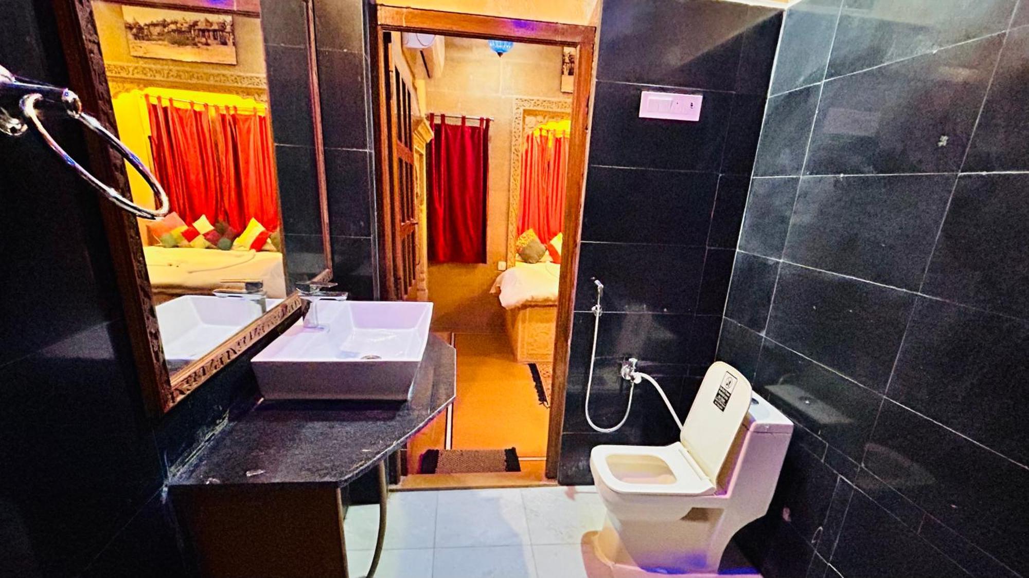 Hotel Pol Haveli Jaisalmer Bagian luar foto