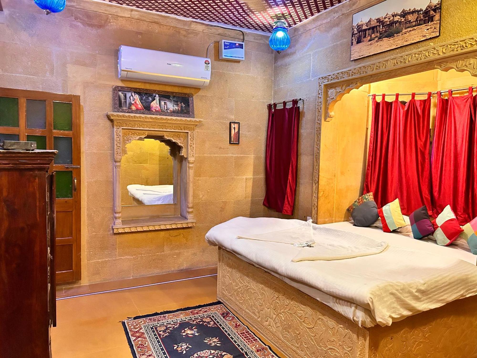 Hotel Pol Haveli Jaisalmer Bagian luar foto