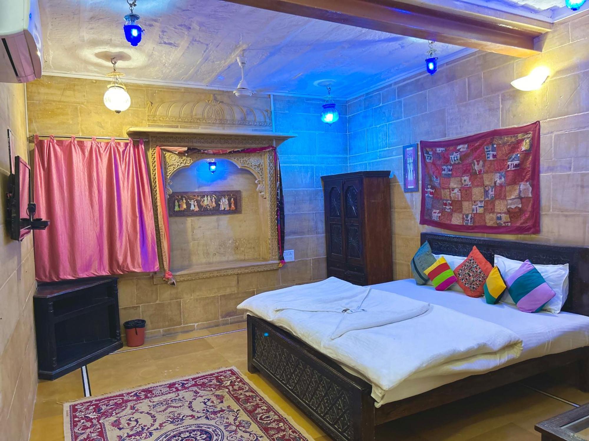 Hotel Pol Haveli Jaisalmer Bagian luar foto