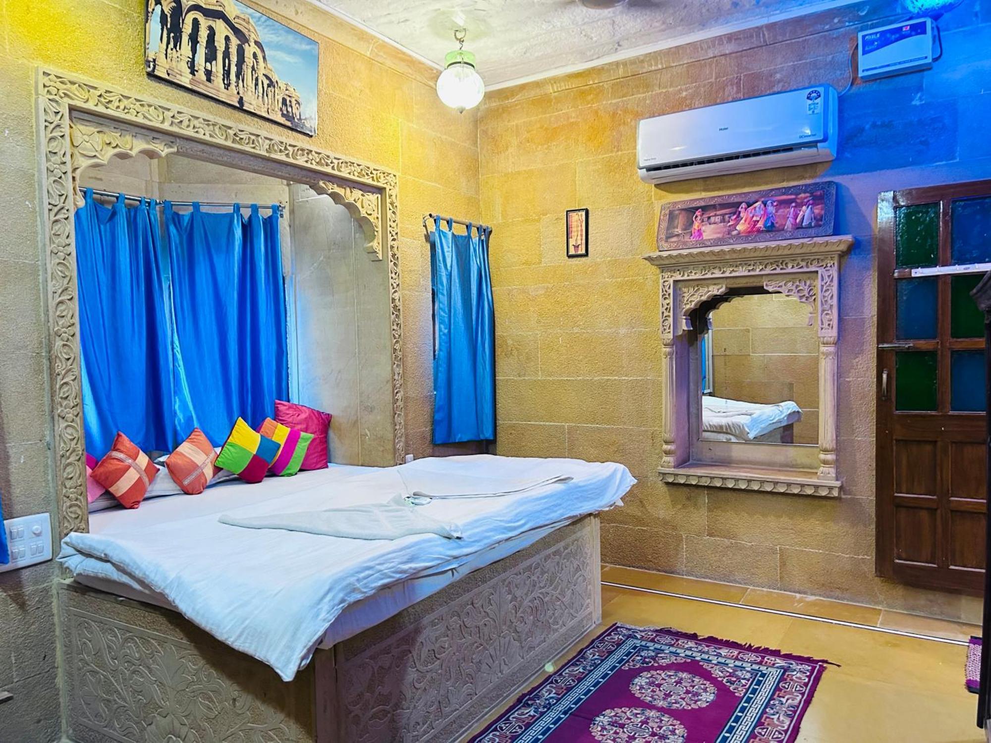 Hotel Pol Haveli Jaisalmer Bagian luar foto