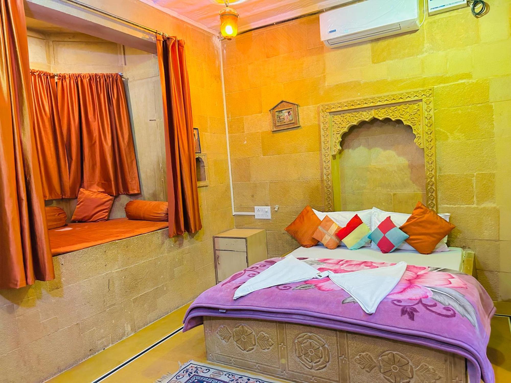 Hotel Pol Haveli Jaisalmer Bagian luar foto