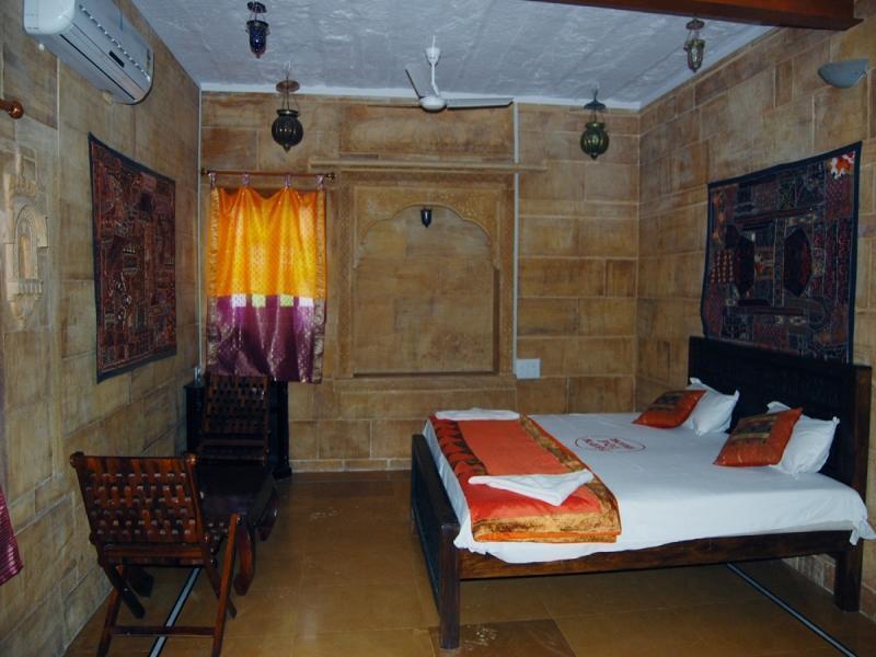 Hotel Pol Haveli Jaisalmer Bagian luar foto
